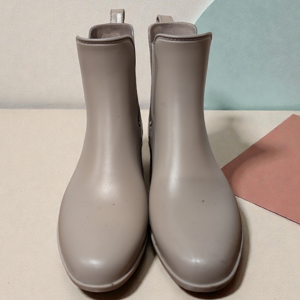 A New Day Chelsea Rain Boots Waterproof Ankle Rain Boots Taupe / Beige EUC SZ. 7 - Picture 3 of 12